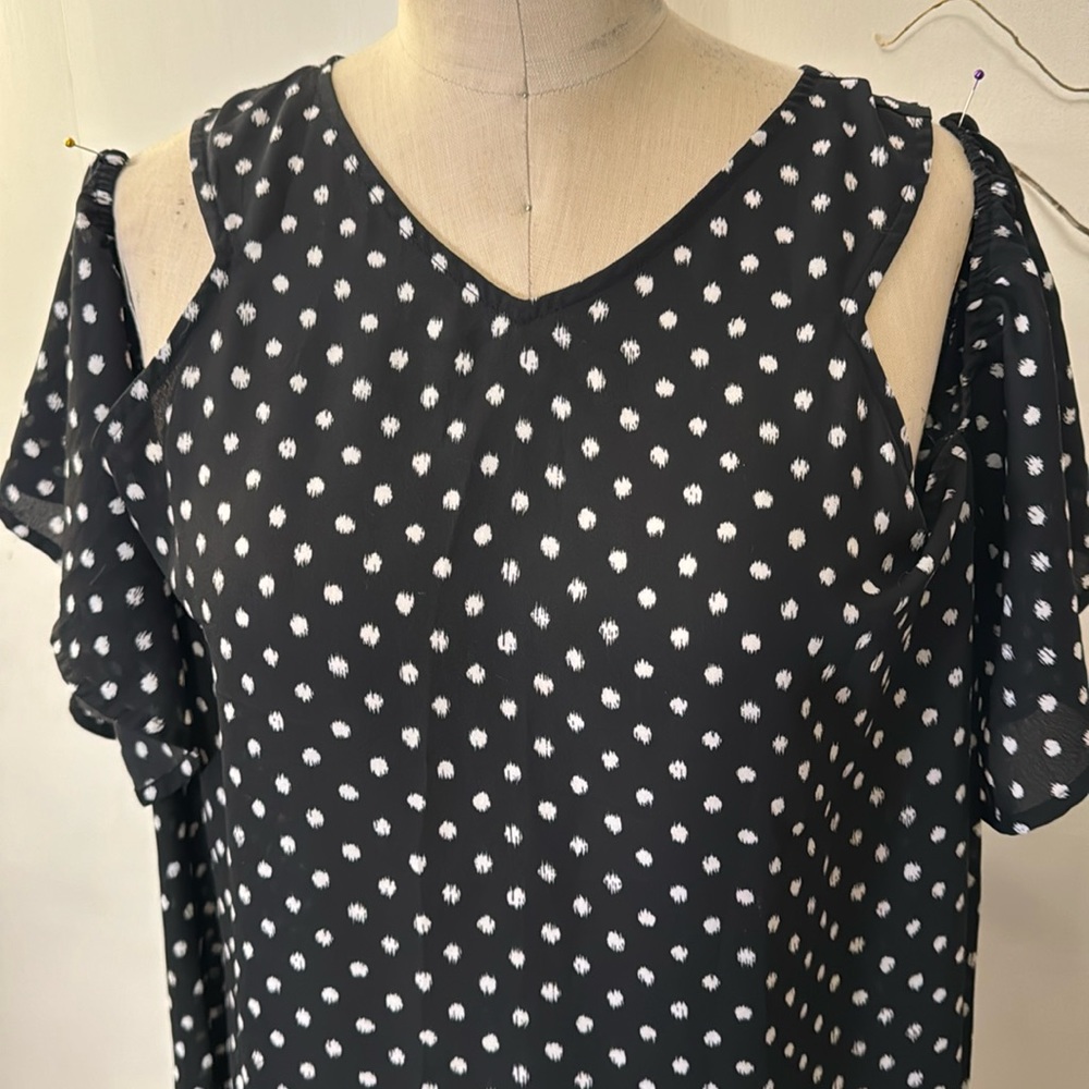 Decree Blue cold shoulder midi dress with cream polka dots - Picture 2 of 7